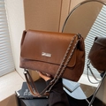 Sac baguette marron vintage en mélange de cuir avec bandoulière chaîne argentée - café