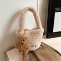 Beige Fleece-Beuteltasche mit braunem Plüschbären-Anhänger und praktischem Tragegriff - Mit Anhänger / Khaki