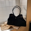 Borsa tote nera retrò con trama opaca e finiture dorate per il pendolarismo quotidiano - Nero