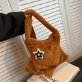Braune sternförmige Plüschtasche für Damen aus weichem Kunstpelz mit modischem Stern-Patch - Braun