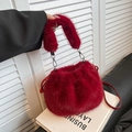 Sac seau chic en fausse fourrure bordeaux avec poignée en peluche et cordon de serrage - Rouge