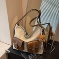 Sac bandoulière rétro en toile et cuir de grande capacité avec pendentif ours brun - Blanc Crème (Avec Pendentif)
