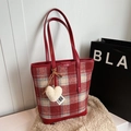 Sac cabas en laine à carreaux rouges avec poignées en cuir et charm en forme de cœur - Avec Pendentif / Carreaux Rouges