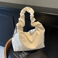 Elegante bolso tote blanco crema con correa rizada y diseño de tela plisada suave - Blanco Roto