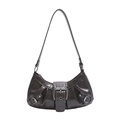 Borsa a spalla vintage Y2K in pelle marrone invecchiata con fibbia metallica e cinturino - Marrone