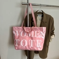 Grande borsa tote rosa in tela con rivestimento in PVC lucido e stampa di lettere bianche - Rosa