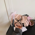 Borsa a nuvola rosa con fiocco nero e ciondoli in pizzo e perle, stile dolce - Rosa con ciondolo