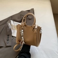 Bolso cubo caqui con textura de lichi, adorno tejido y correa de hombro ajustable - Caqui