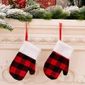 Paire de suspensions de Noël en forme de moufles à carreaux rouges et noirs avec bordure en peluche - Carreaux rouges et noirs