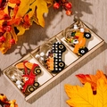 Set di ornamenti appesi in legno di gnomo camion autunnale in una scatola di legno - Stile Camion Raccolto A