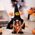 Muñeco gnomo de bruja de Halloween con sombrero negro, cuerpo naranja y escoba - Gnomo Femenino con Sombrero Puntiagudo de Halloween y Escoba