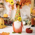 Gnomo autunnale con cappello di girasole e motivi di foglie d'acero per decorazioni - Gnomo Autunnale Stile A