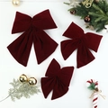 Set de tres lazos navideños de terciopelo burdeos profundo en varios tamaños sobre blanco - Pequeño 20x25cm / Burdeos