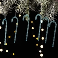 Transparente blaue Zuckerstangen Weihnachtsbaum Anhänger aus Acryl an Tannenzweig - Blau