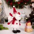 Weihnachtsrentier-Dekofigur mit Plüschkörper, rot gestreiftem Hut und Federbeinen - Eisenfederbein Elch