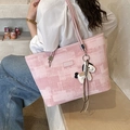 Borsa tote rosa con motivi geometrici patchwork e ciondolo a forma di cavallo di pelle - Rosa con ciondolo