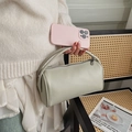 Hellgrüne zylindrische Lederhandtasche im Boston-Stil mit Bogen griff und Metallzipper - Grün