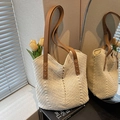 Handgemaakte gehaakte strandtas in beige met bruine leren schouderbanden voor vakantie - Broken Wit