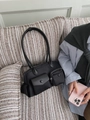 Sac bandoulière en nylon noir multi-poches avec rabat en cuir et anses longues - Noir