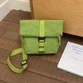 Sac bandoulière vert étanche avec boucle et sangle réglable pour le camping et voyage - Vert