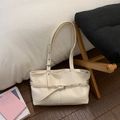Bolso tote minimalista de cuero blanco crema con hebilla plateada para mujer moda - Blanco (Sin Amuleto)