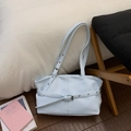 Bolso tote azul claro minimalista con correas decorativas y ojales metálicos - Azul (Sin Amuleto)