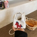 Witte gewatteerde mini dumpling tas met schattig paardenborduursel en riem - Broken Wit