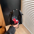 Mini zwarte gewatteerde leren crossbodytas met schattig pony-borduurwerk - Zwart