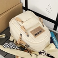 Schicke beige Nylon-Umhängetasche mit braunem Reißverschluss und kariertem Anhänger - Mit Anhänger / Weiß