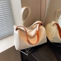 Grand sac cabas en cuir PU blanc crème avec une large bandoulière orange contrastée - Cuir Brillant Blanc Crème