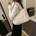 Rosafarbene Brokat-Tasche mit chinesischer Stickerei und weißen Quasten-Details - Blassrosa Traditionelles Muster Stil (6195494558558)