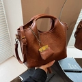 Vintage braune Beuteltasche mit kleinem Beutel und verstellbarem Schultergurt - Braun (Mit Anhänger)