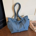Borsa tote in denim blu con motivo a stelle, dettaglio fiocco e tasche laterali - Blu
