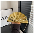 Dettaglio della borsa a mano creativa a ventaglio dorata a specchio con perle e catena - Oro Stile 2 (Manico di Perline)