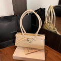 Bolso de hombro rectangular beige crema con hebilla vintage y correas finas largas - Blanco Roto