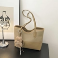 Sac cabas en toile kaki et cuir avec un ours en peluche pour un style chic au quotidien - Khaki avec Pendentif