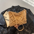 Borsa a tracolla intrecciata beige con nappa e trama geometrica su giacca di pelle - Cachi