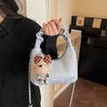 Hellblaue Halbmond-Handtasche mit gerafftem Griff und süßem Plüschbär-Anhänger - Mit Anhänger-Stil / Blau mit Anhänger