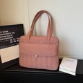 Grand sac cabas matelassé rose poudré en nylon léger avec poche frontale pratique - Vieux rose