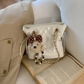 Witte gewatteerde emmertas met kettingriem en een schattige pluche hanger - Wit met hanger