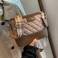 Bolso tipo cubo marrón para mujer con acolchado de rombos y correa ancha de tejido - Caqui