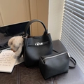 Ensemble sac seau en cuir noir grainé avec pochette assortie et breloque lapin chic - Noir (Avec Pendentif)