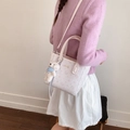 Bolso saco blanco con estampado de cachorro morado y colgante de oso de peluche - Rosa con colgante