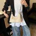 Schicke cremefarbene Schultertasche in Hobo-Form mit Sternanhänger und Lederstruktur - Beige (Mit Sternanhänger)