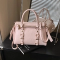 Chic pink tote bag with textured faux leather, gold ring detail and crossbody strap - Pink