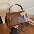 Brown vintage square handbag with a decorative pearl lace bow and silver metal clasp - With Pendant / Brown