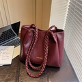 Donkerrode geweven tote bag met gevlochten handvatten en gouden letters voor werk - Rood