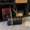 Bolso de hombro retro bicolor negro y marrón de gran capacidad con colgantes - Negro con colgante
