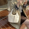 Borsa a secchiello in tessuto beige minimalista con grandi tasche frontali strutturate - Bianco Sporco