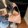 Sac sous l'aisselle croissant à pois roses avec pendentif chien en peluche mignon - Avec Pendentif / Rose